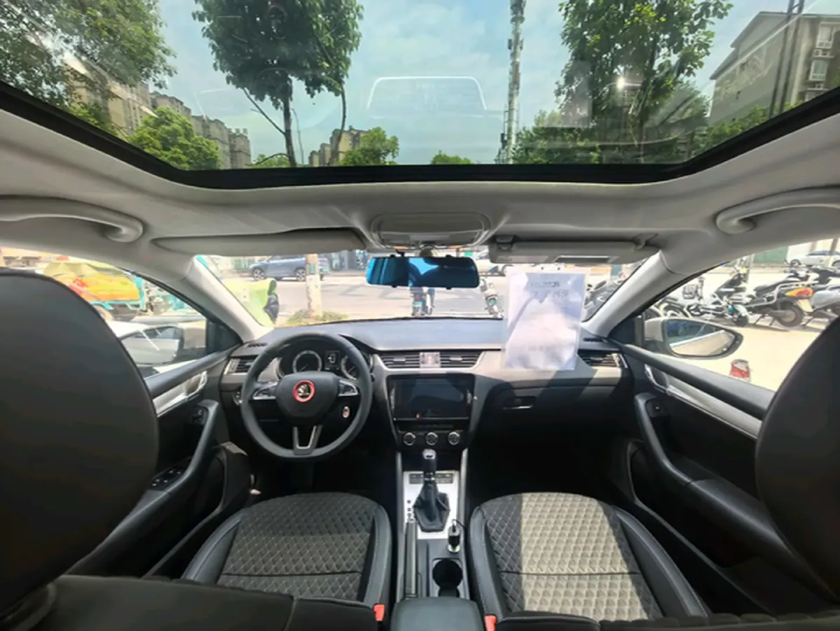 2019 Skoda Octavia 1.5L 116HP L4 6AT,autocango,china used car exporter,china ev exporter,chinese used car exporter,chinese used ev exporter