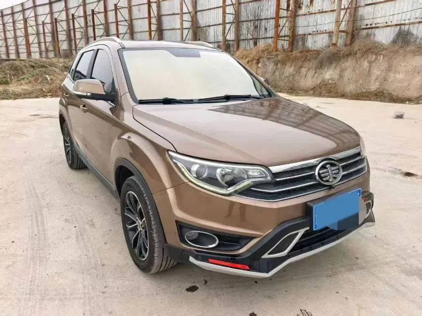 2017 FAW Senia R7 1.6L 116HP L4 5MT,autocango,china used car exporter,china ev exporter,chinese used car exporter,chinese used ev exporter