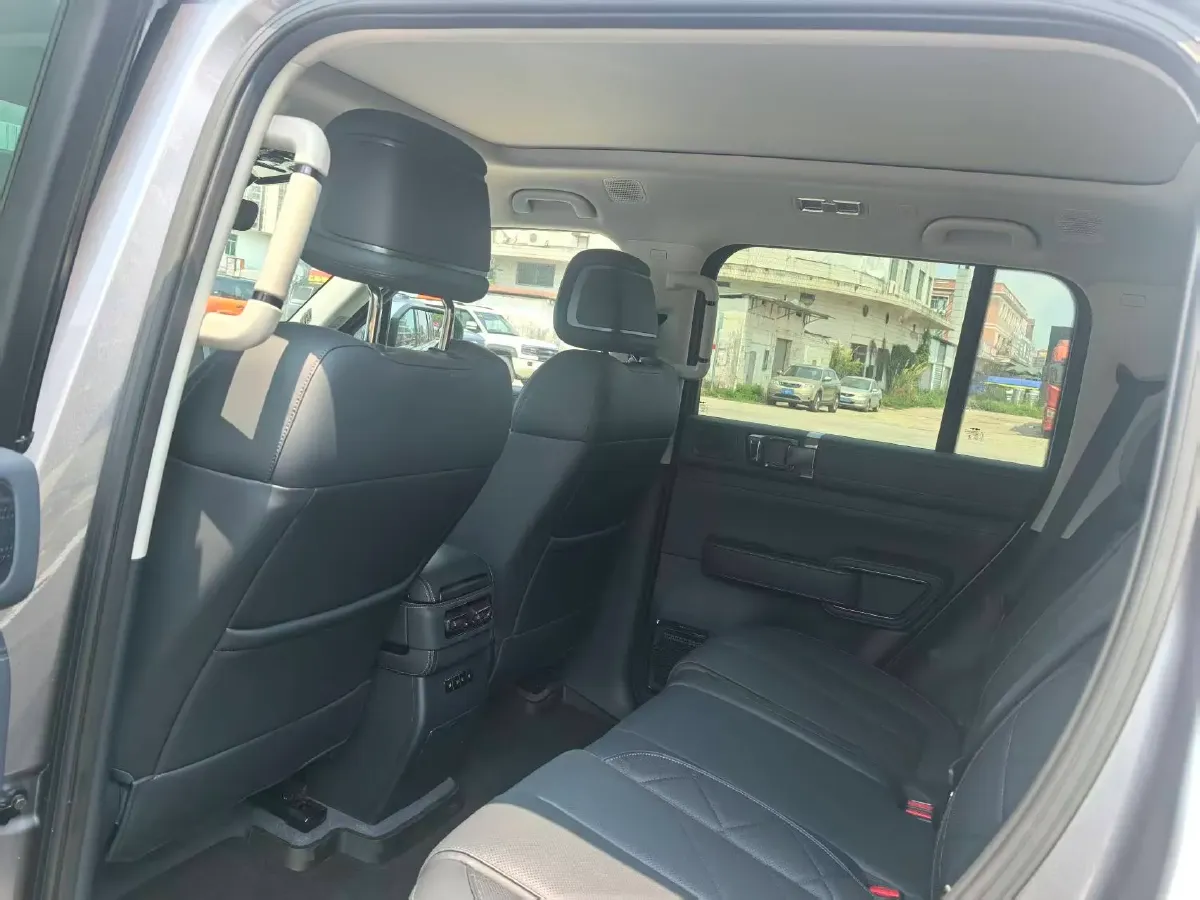 2025 FangChengBao Bao 5 1.5T 194HP L4 E-CVT PHEV 31.8KWH,autocango,china used car exporter,china ev exporter,chinese used car exporter,chinese used ev exporter