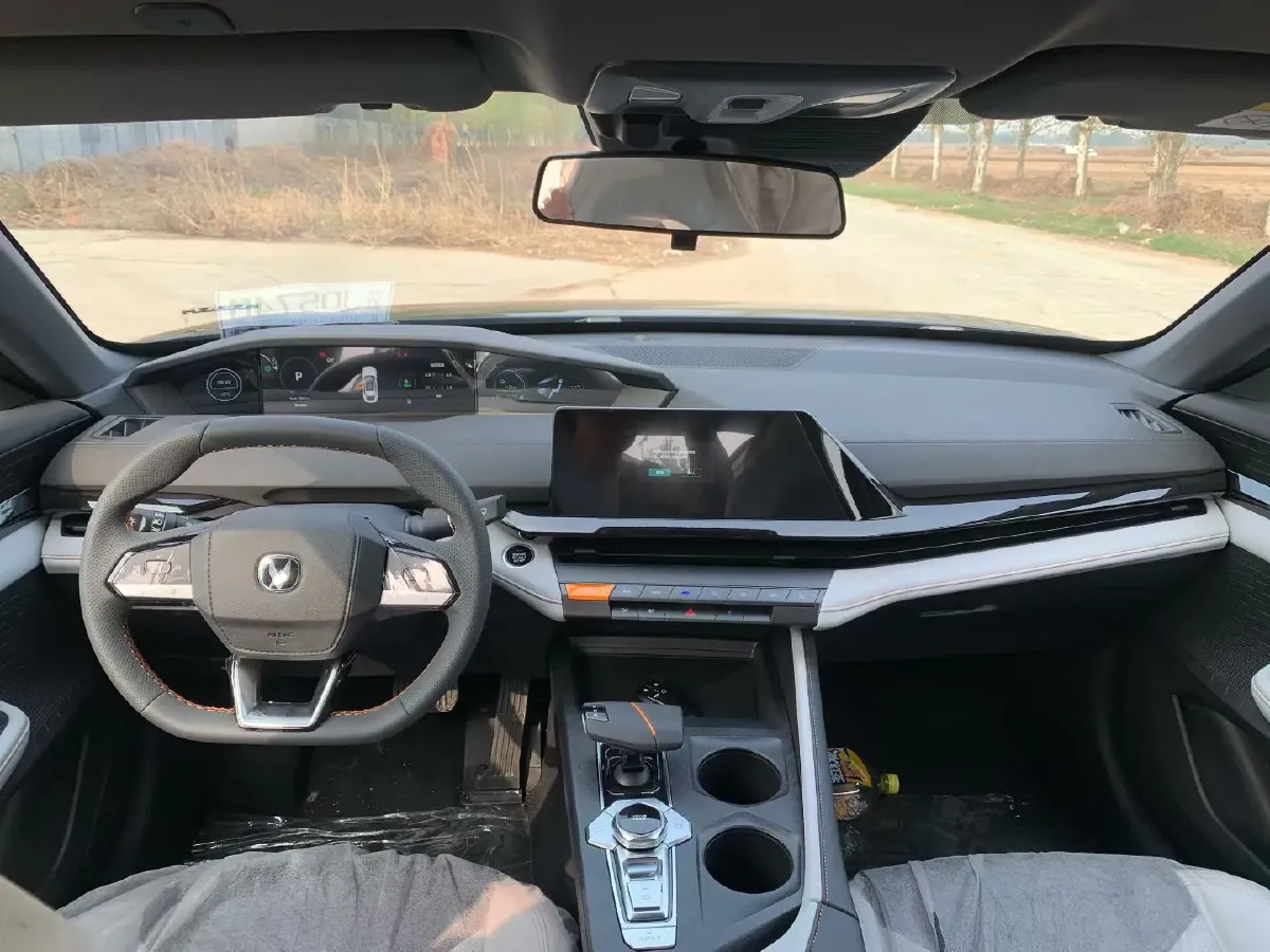 2024 ChangAn UNI-V iDD 1.5L 110HP L4 E-CVT PHEV 18.99KWH,autocango,china used car exporter,china ev exporter,chinese used car exporter,chinese used ev exporter