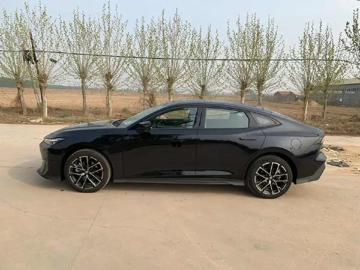 2024 ChangAn UNI-V iDD 1.5L 110HP L4 E-CVT PHEV 18.99KWH,autocango,china used car exporter,china ev exporter,chinese used car exporter,chinese used ev exporter