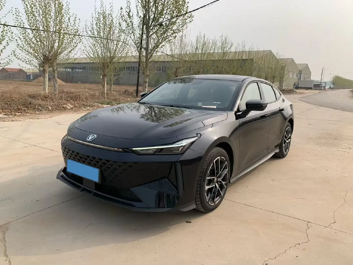 2024 ChangAn UNI-V iDD 1.5L 110HP L4 E-CVT PHEV 18.99KWH,autocango,china used car exporter,china ev exporter,chinese used car exporter,chinese used ev exporter