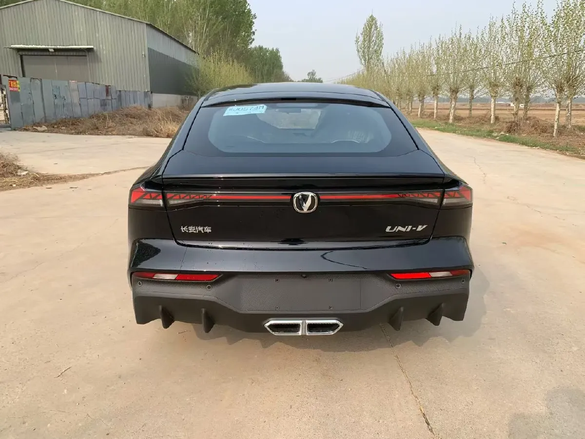 2024 ChangAn UNI-V iDD 1.5L 110HP L4 E-CVT PHEV 18.99KWH,autocango,china used car exporter,china ev exporter,chinese used car exporter,chinese used ev exporter