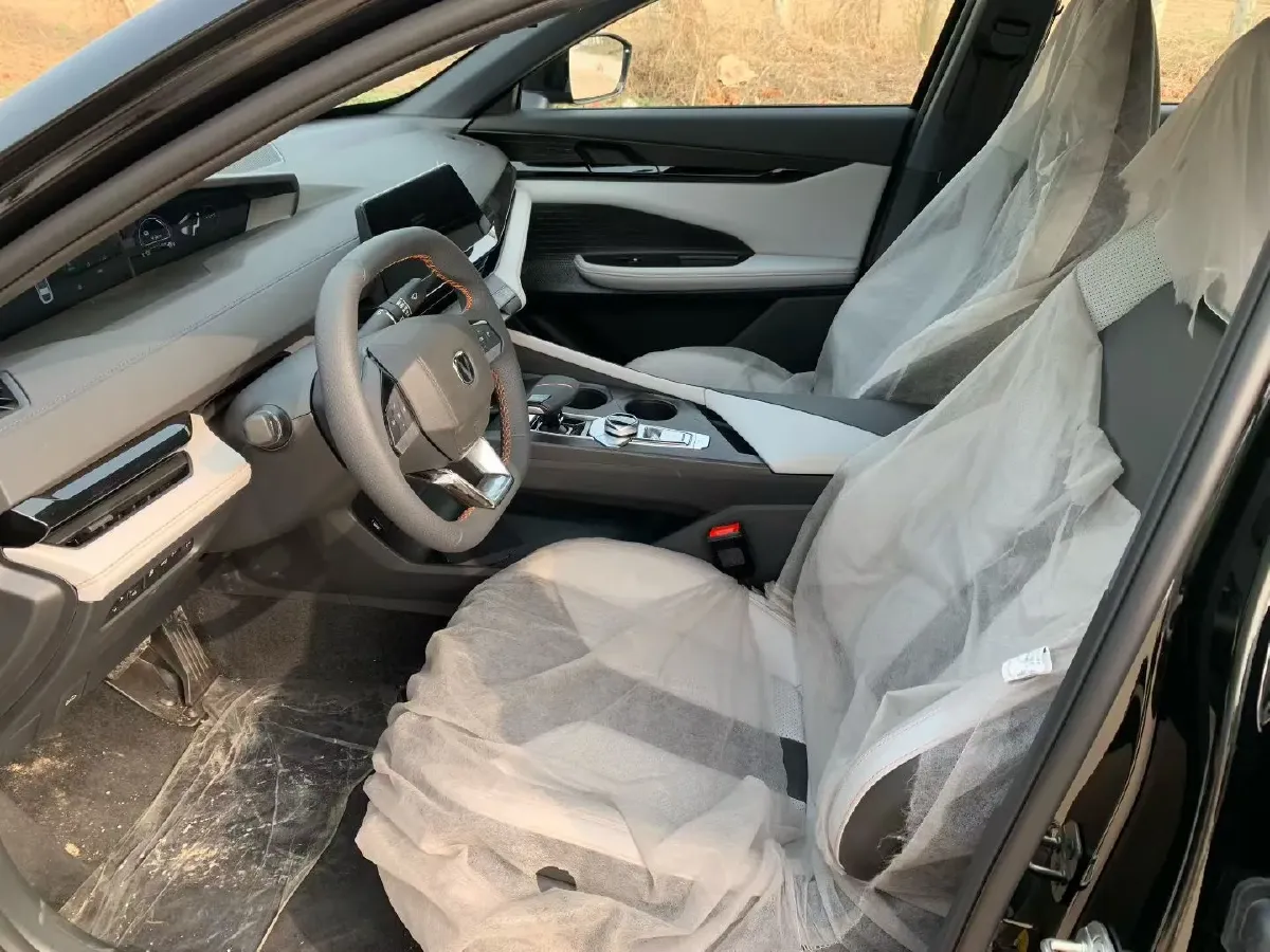 2024 ChangAn UNI-V iDD 1.5L 110HP L4 E-CVT PHEV 18.99KWH,autocango,china used car exporter,china ev exporter,chinese used car exporter,chinese used ev exporter