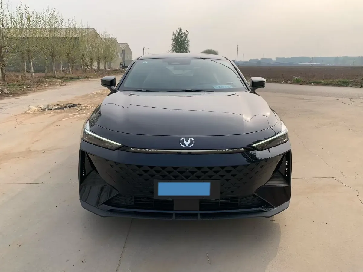 2024 ChangAn UNI-V iDD 1.5L 110HP L4 E-CVT PHEV 18.99KWH,autocango,china used car exporter,china ev exporter,chinese used car exporter,chinese used ev exporter