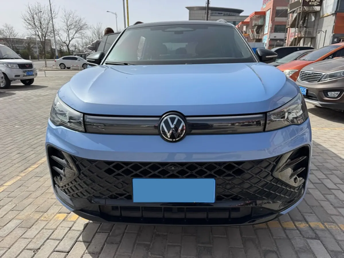 2024 Volkswagen Tiguan L 2.0T 220HP L4 7DCT,autocango,china used car exporter,china ev exporter,chinese used car exporter,chinese used ev exporter