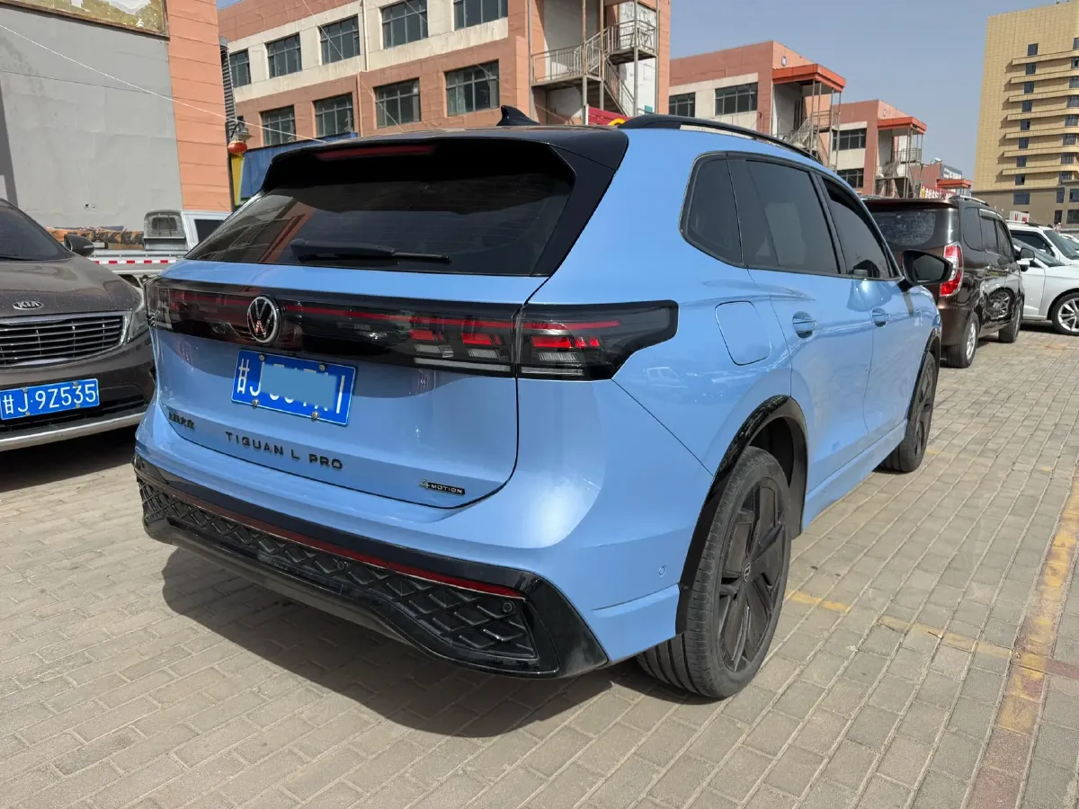 2024 Volkswagen Tiguan L 2.0T 220HP L4 7DCT,autocango,china used car exporter,china ev exporter,chinese used car exporter,chinese used ev exporter