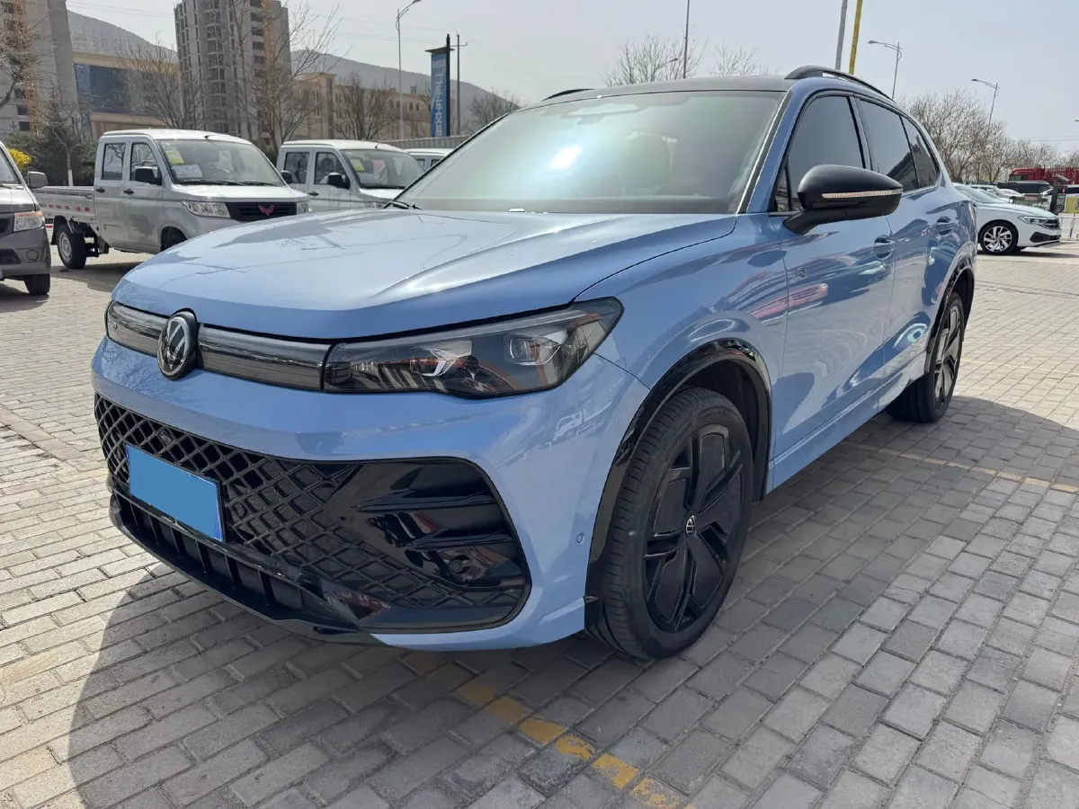 2024 Volkswagen Tiguan L 2.0T 220HP L4 7DCT,autocango,china used car exporter,china ev exporter,chinese used car exporter,chinese used ev exporter