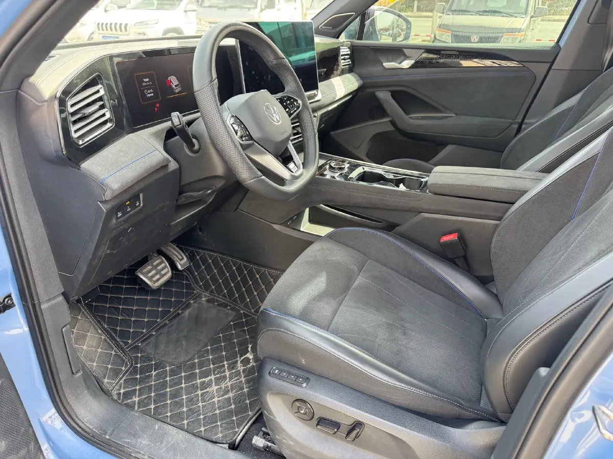2024 Volkswagen Tiguan L 2.0T 220HP L4 7DCT,autocango,china used car exporter,china ev exporter,chinese used car exporter,chinese used ev exporter