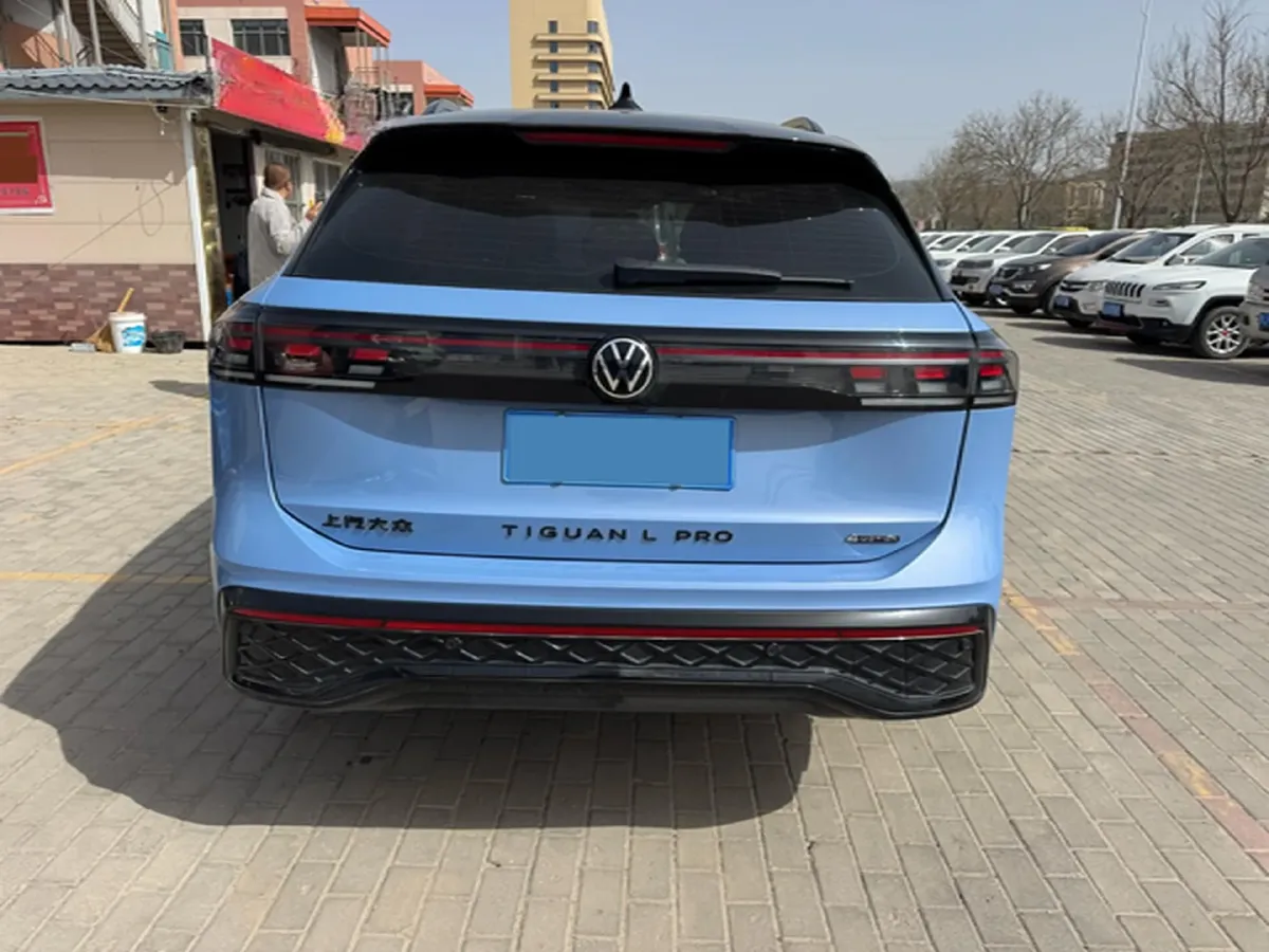 2024 Volkswagen Tiguan L 2.0T 220HP L4 7DCT,autocango,china used car exporter,china ev exporter,chinese used car exporter,chinese used ev exporter