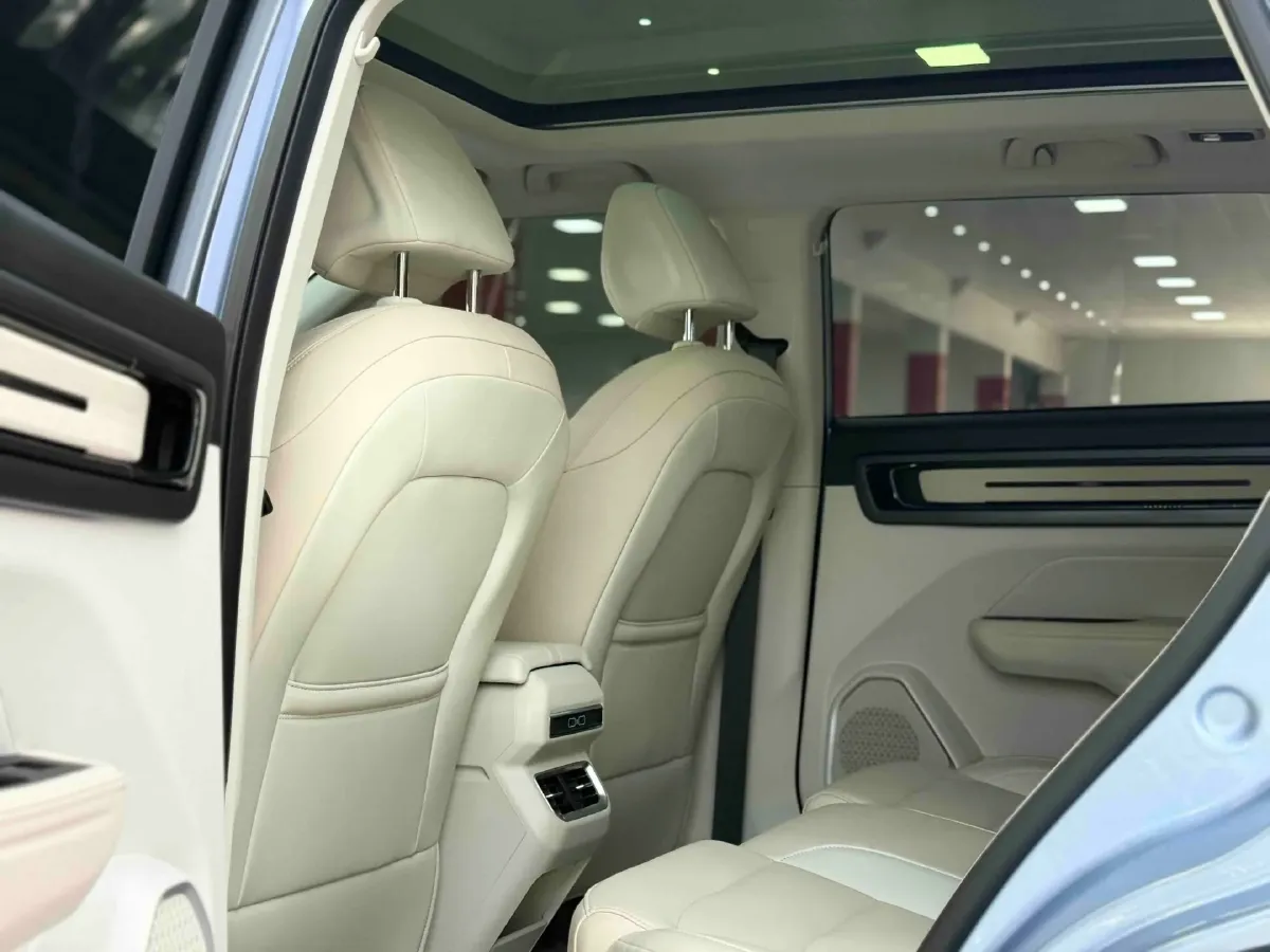 2023 Geely ICON 1.5T 181HP L4 7DCT,autocango,china used car exporter,china ev exporter,chinese used car exporter,chinese used ev exporter