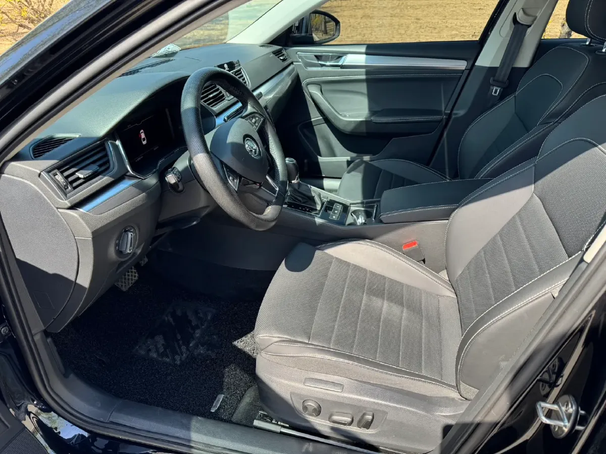 2023 Skoda Superb 1.4T 150HP L4 7DCT,autocango,china used car exporter,china ev exporter,chinese used car exporter,chinese used ev exporter