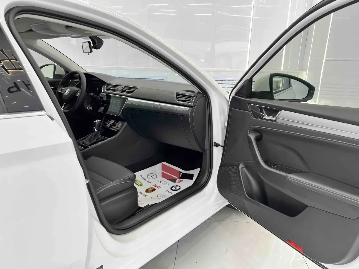 2023 Skoda Superb 1.4T 150HP L4 7DCT,autocango,china used car exporter,china ev exporter,chinese used car exporter,chinese used ev exporter