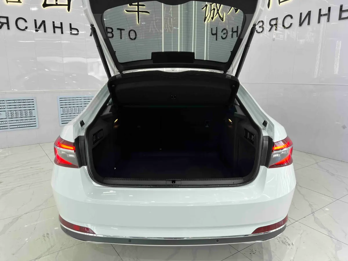 2023 Skoda Superb 1.4T 150HP L4 7DCT,autocango,china used car exporter,china ev exporter,chinese used car exporter,chinese used ev exporter