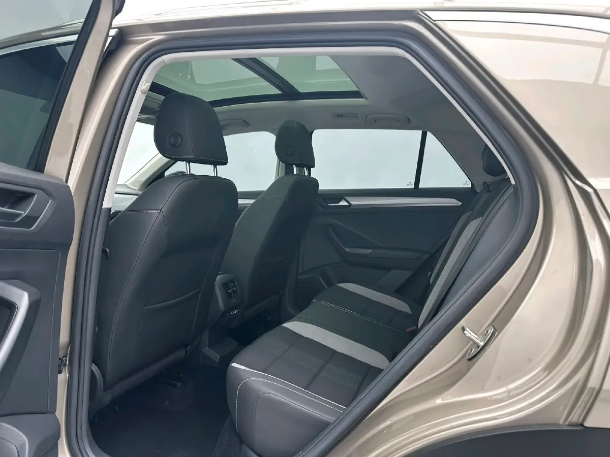 2022 Volkswagen T-Roc 1.4T 150HP L4 7DCT,autocango,china used car exporter,china ev exporter,chinese used car exporter,chinese used ev exporter