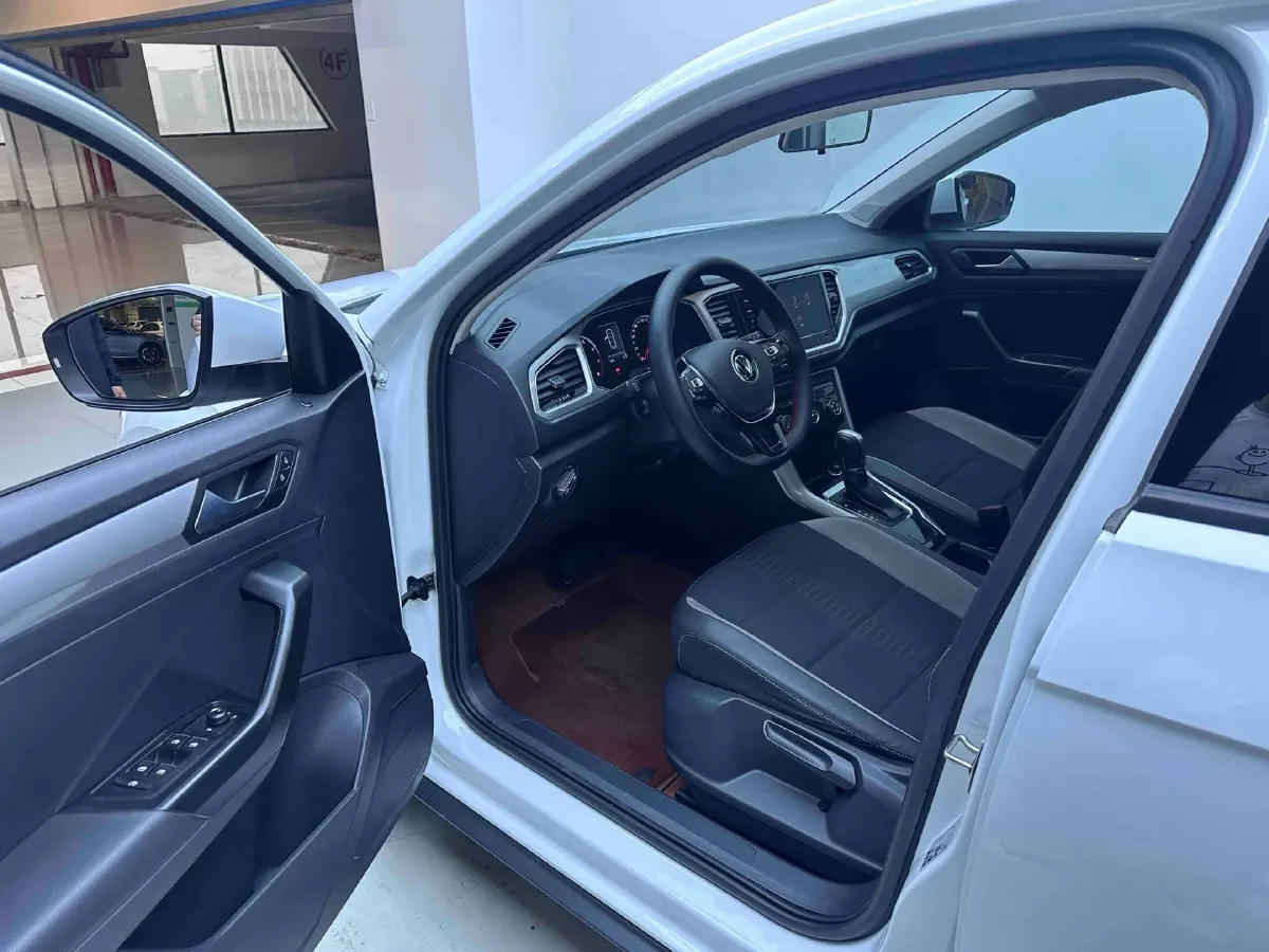 2021 Volkswagen T-Roc 1.4T 150HP L4 7DCT,autocango,china used car exporter,china ev exporter,chinese used car exporter,chinese used ev exporter