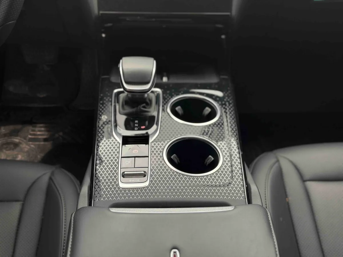 2024 HongQi HS3 1.5T 169HP L4 1DHT PHEV 18.4KWH,autocango,china used car exporter,china ev exporter,chinese used car exporter,chinese used ev exporter