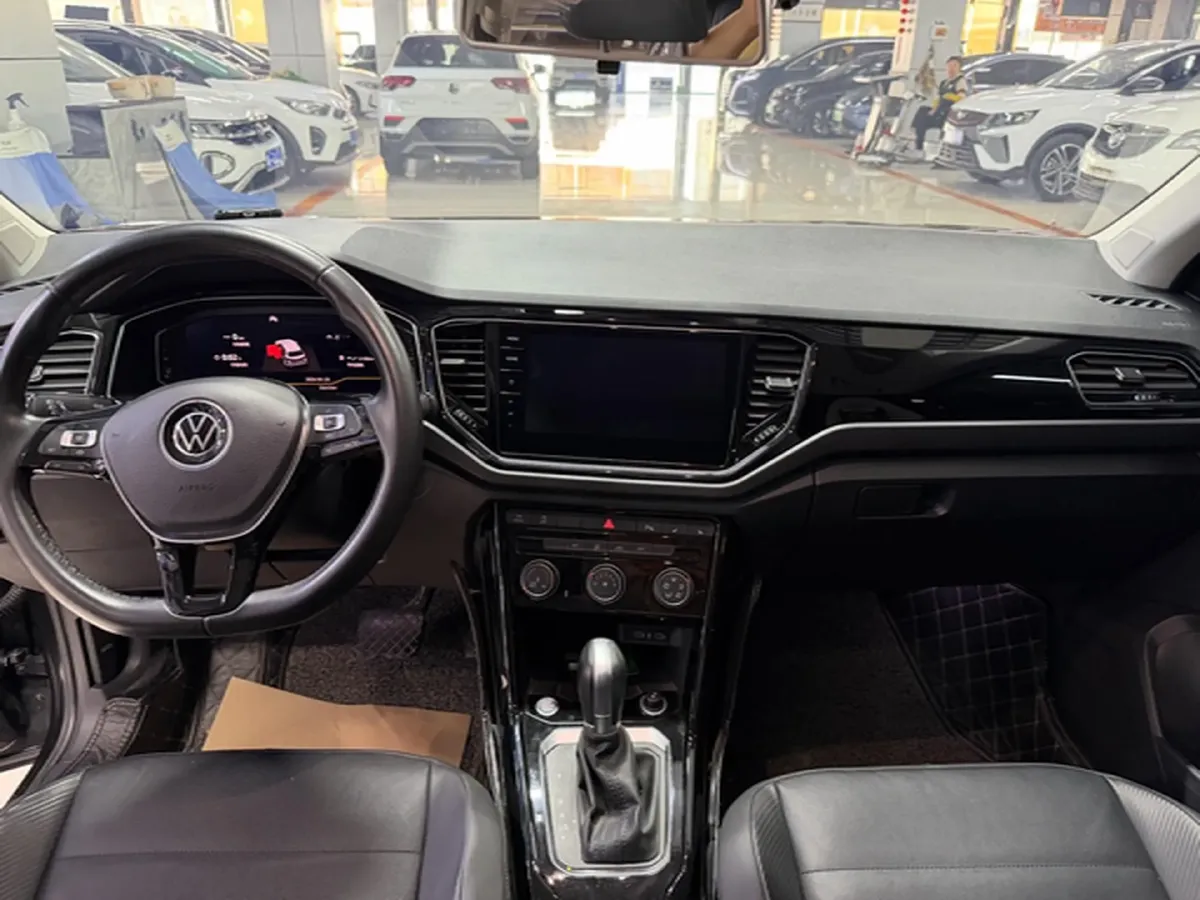 2021 Volkswagen T-Roc 1.4T 150HP L4 7DCT,autocango,china used car exporter,china ev exporter,chinese used car exporter,chinese used ev exporter