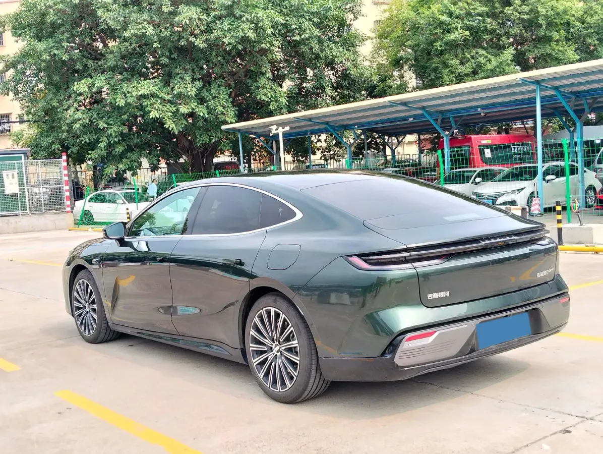 2025 Geely Galaxy Starshine 8 1.5T 163HP L4 3DHT PHEV 27.69KWH,autocango,china used car exporter,china ev exporter,chinese used car exporter,chinese used ev exporter