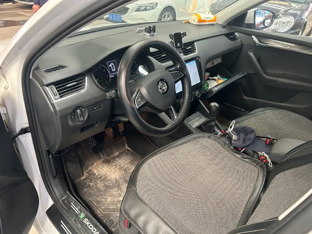 2017 Skoda Octavia 1.6L 110HP L4 5MT,autocango,china used car exporter,china ev exporter,chinese used car exporter,chinese used ev exporter