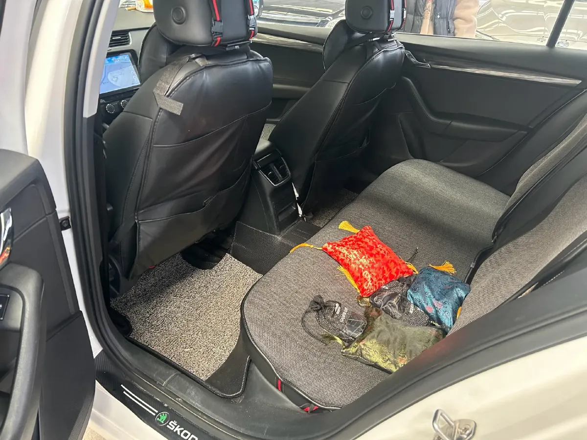 2017 Skoda Octavia 1.6L 110HP L4 5MT,autocango,china used car exporter,china ev exporter,chinese used car exporter,chinese used ev exporter