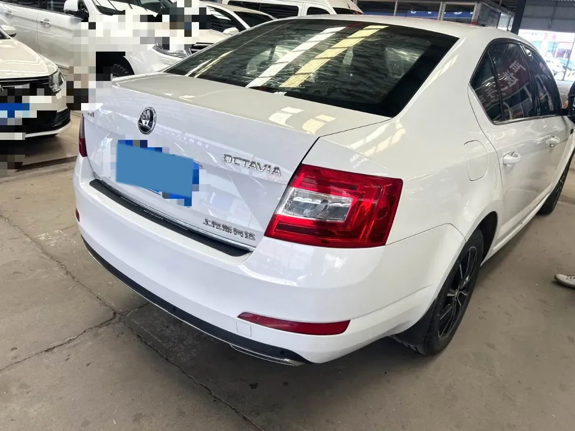 2017 Skoda Octavia 1.6L 110HP L4 5MT,autocango,china used car exporter,china ev exporter,chinese used car exporter,chinese used ev exporter