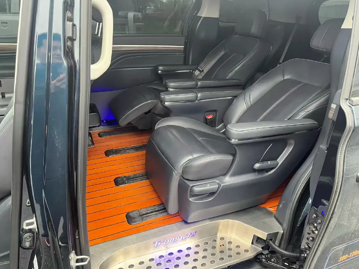 2021 GAC Trumpchi M8 2.0T 252HP L4 8AT,autocango,china used car exporter,china ev exporter,chinese used car exporter,chinese used ev exporter