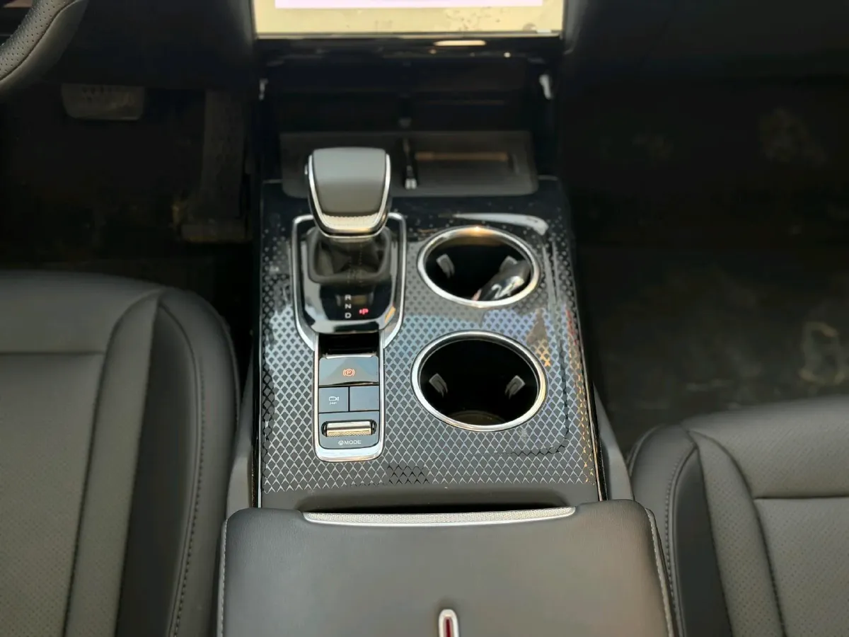 2024 HongQi HS3 1.5T 169HP L4 1DHT PHEV 18.4KWH,autocango,china used car exporter,china ev exporter,chinese used car exporter,chinese used ev exporter