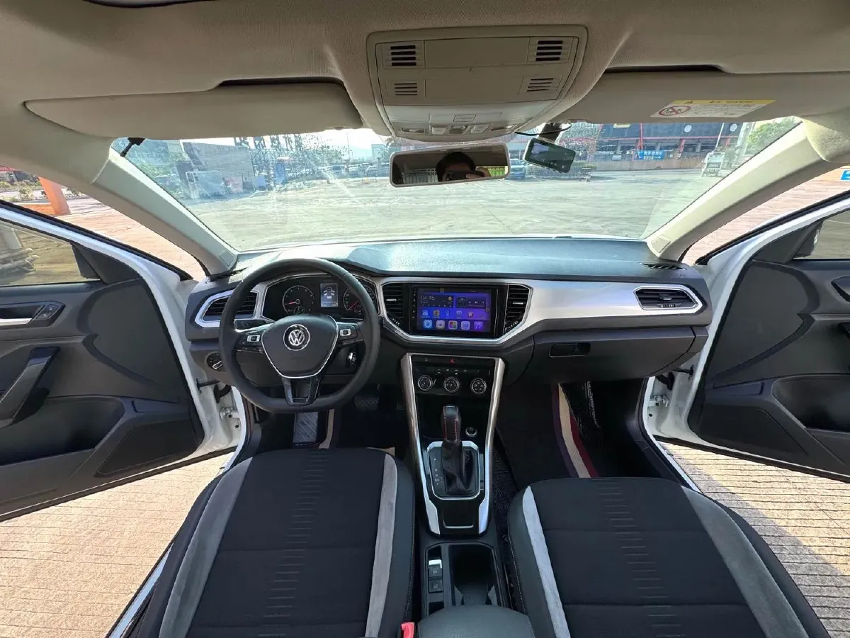 2019 Volkswagen T-Roc 1.4T 131HP L4 7DCT,autocango,china used car exporter,china ev exporter,chinese used car exporter,chinese used ev exporter