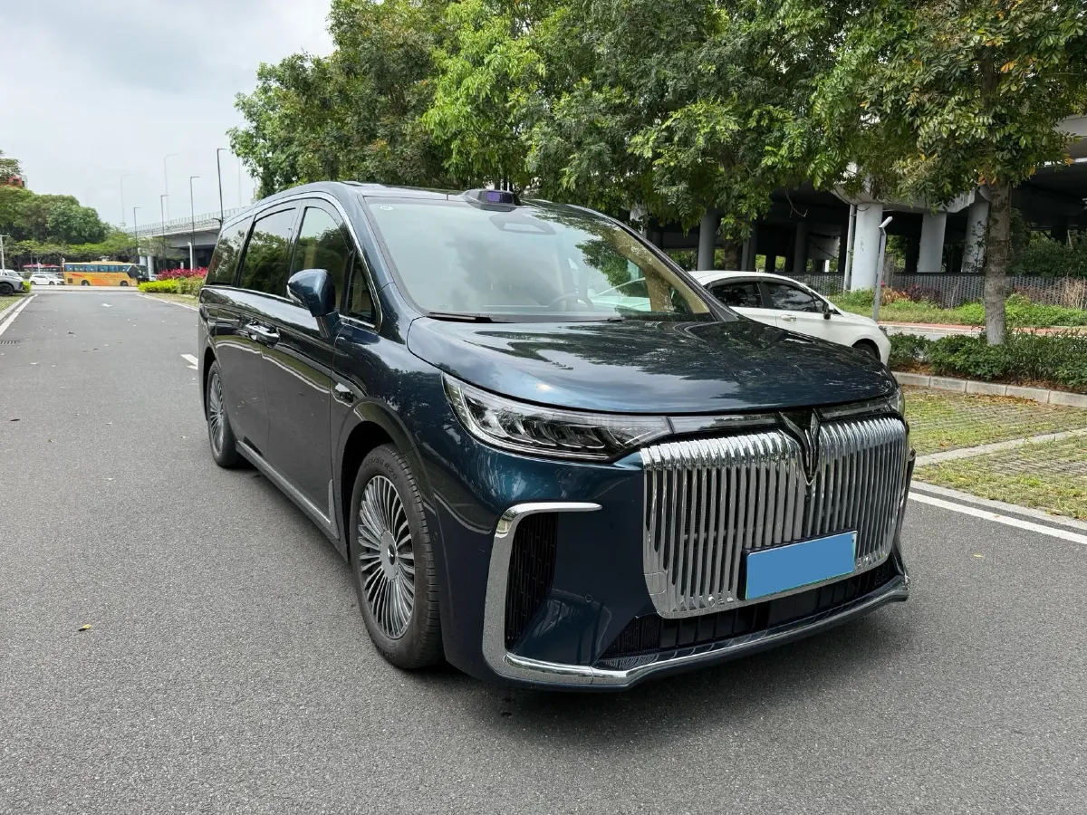 2025 Voyah Dream 1.5T 150HP L4 PHEV 41.7KWH,autocango,china used car exporter,china ev exporter,chinese used car exporter,chinese used ev exporter