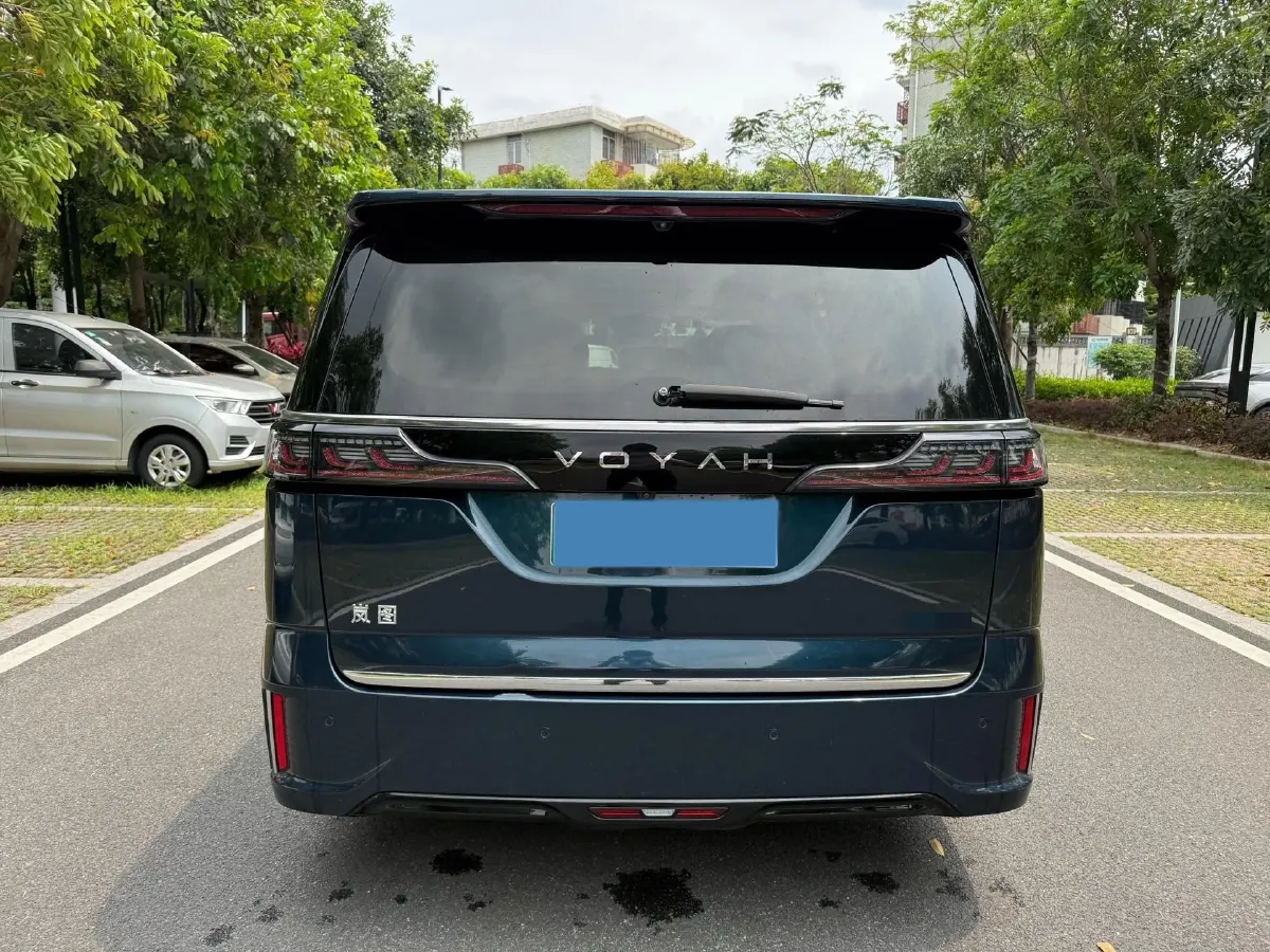 2025 Voyah Dream 1.5T 150HP L4 PHEV 41.7KWH,autocango,china used car exporter,china ev exporter,chinese used car exporter,chinese used ev exporter