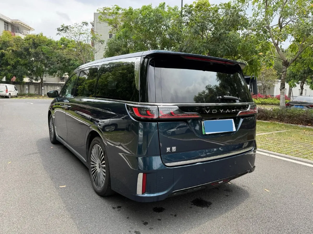 2025 Voyah Dream 1.5T 150HP L4 PHEV 41.7KWH,autocango,china used car exporter,china ev exporter,chinese used car exporter,chinese used ev exporter