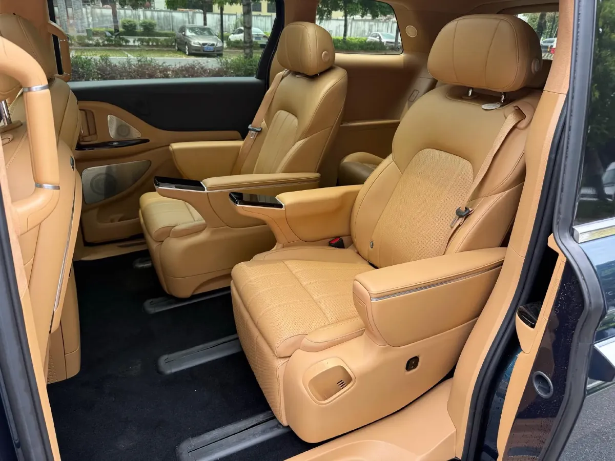 2025 Voyah Dream 1.5T 150HP L4 PHEV 41.7KWH,autocango,china used car exporter,china ev exporter,chinese used car exporter,chinese used ev exporter