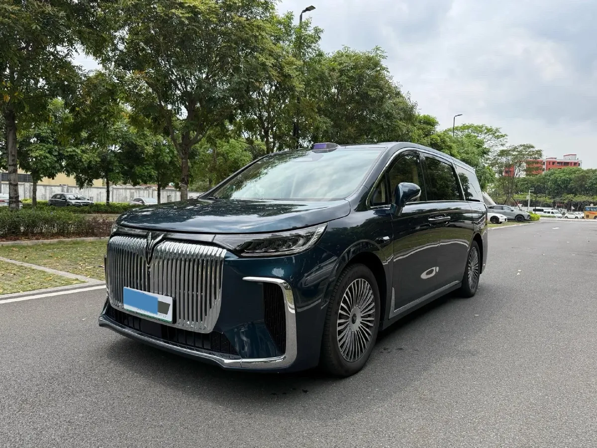 2025 Voyah Dream 1.5T 150HP L4 PHEV 41.7KWH,autocango,china used car exporter,china ev exporter,chinese used car exporter,chinese used ev exporter