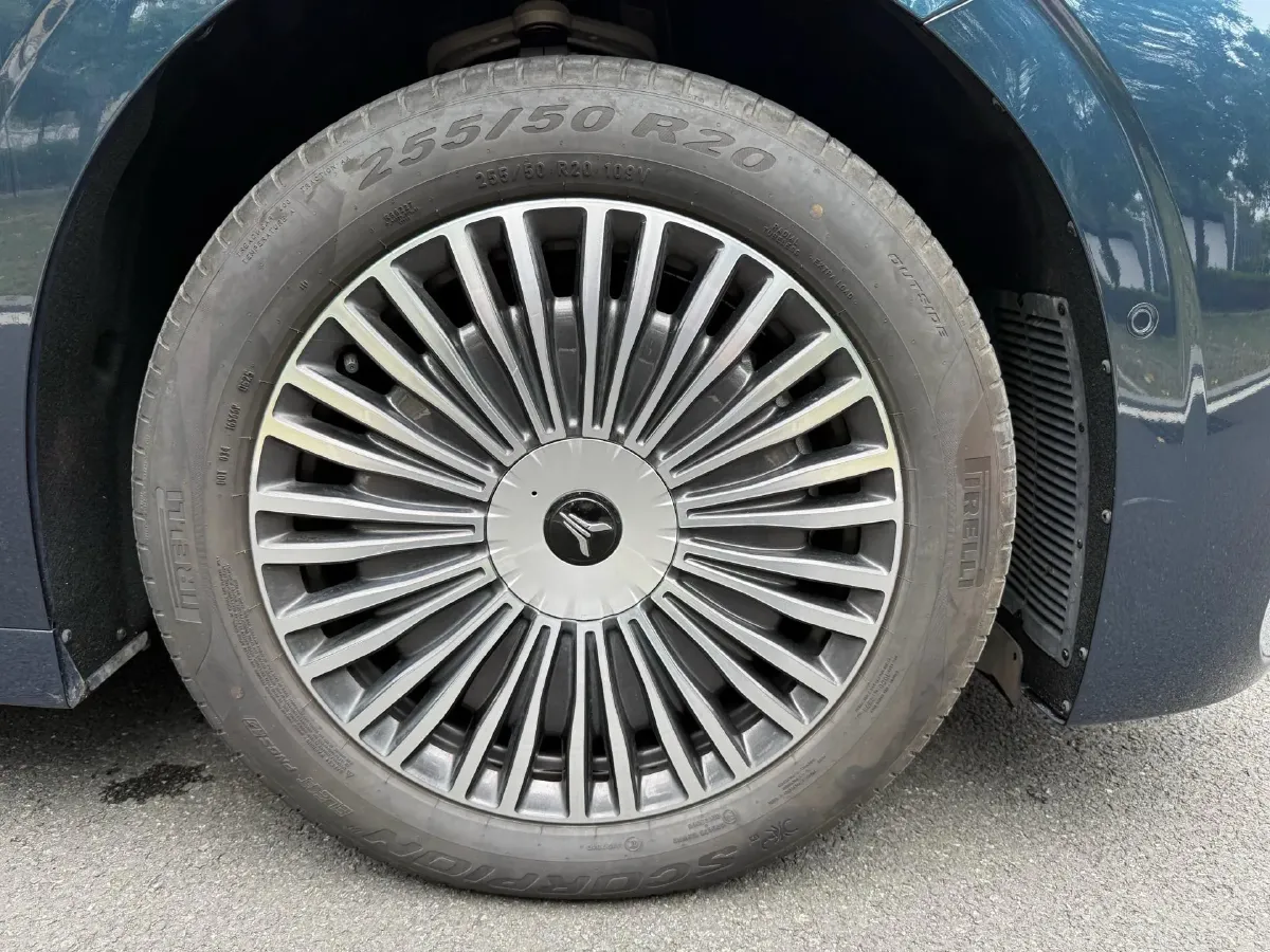 2025 Voyah Dream 1.5T 150HP L4 PHEV 41.7KWH,autocango,china used car exporter,china ev exporter,chinese used car exporter,chinese used ev exporter