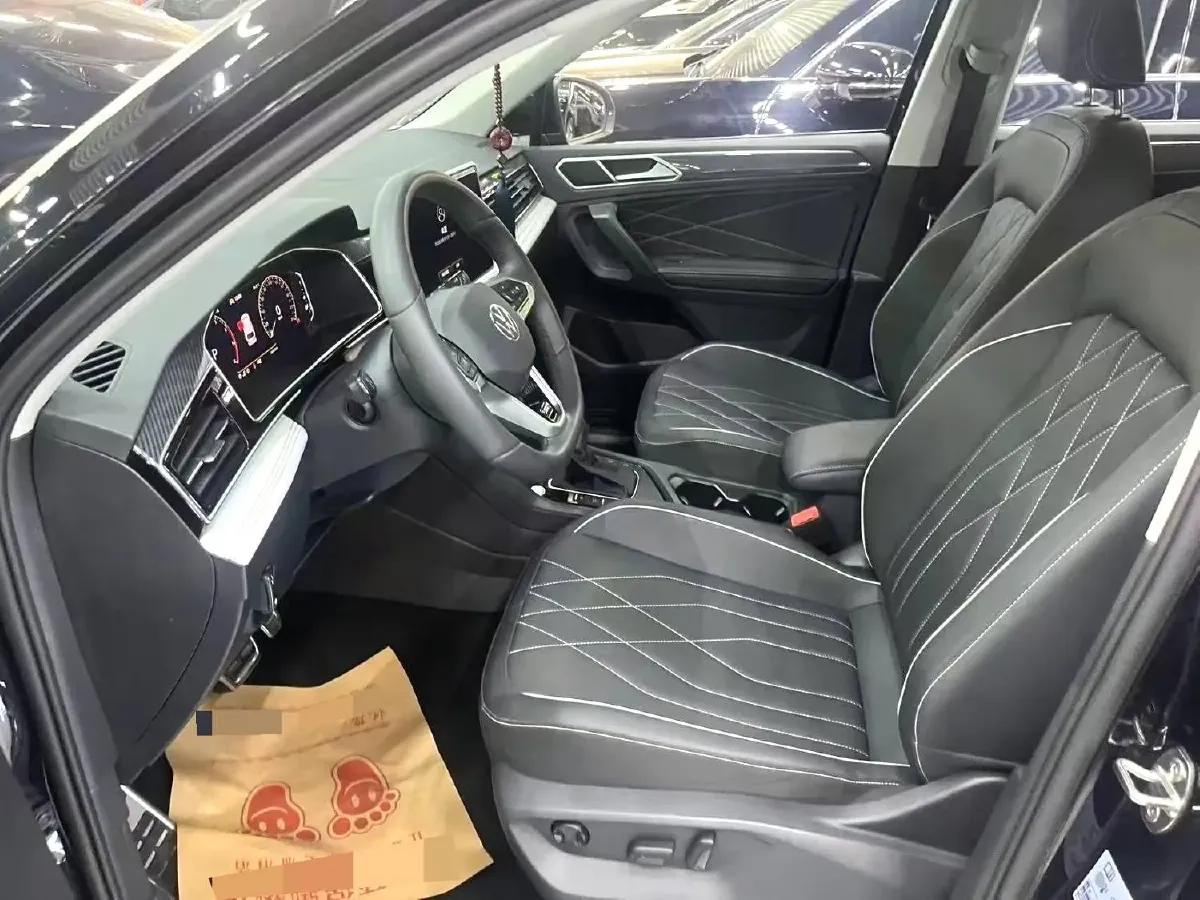 2025 Volkswagen Tiguan L 2.0T 186HP L4 7DCT,autocango,china used car exporter,china ev exporter,chinese used car exporter,chinese used ev exporter