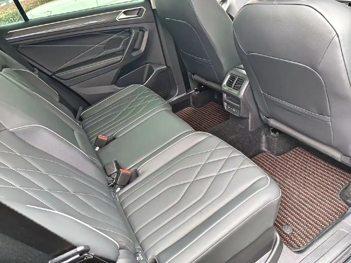 2025 Volkswagen Tiguan L 2.0T 186HP L4 7DCT,autocango,china used car exporter,china ev exporter,chinese used car exporter,chinese used ev exporter