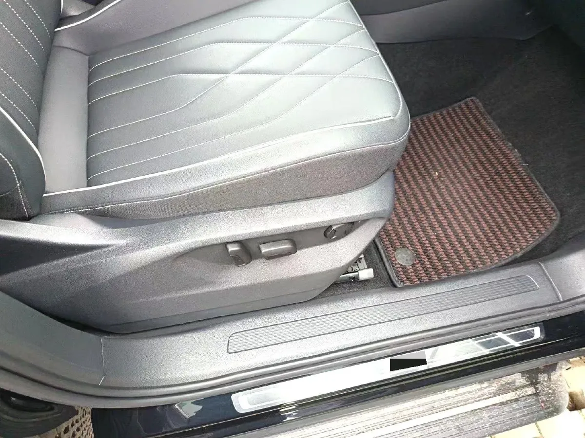 2025 Volkswagen Tiguan L 2.0T 186HP L4 7DCT,autocango,china used car exporter,china ev exporter,chinese used car exporter,chinese used ev exporter