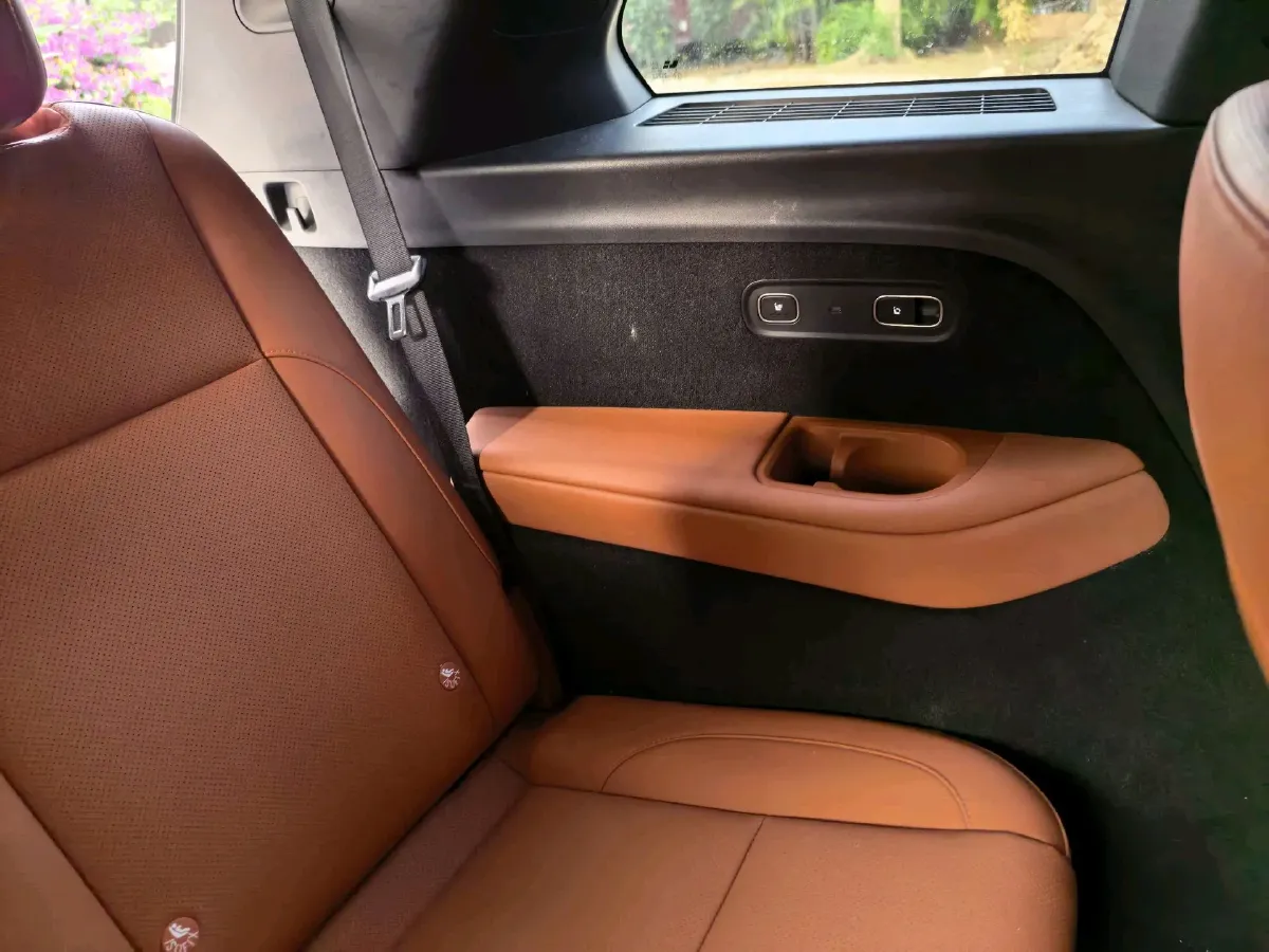 2024 Volvo S60 2.0T 197HP L4 7DCT,autocango,china used car exporter,china ev exporter,chinese used car exporter,chinese used ev exporter