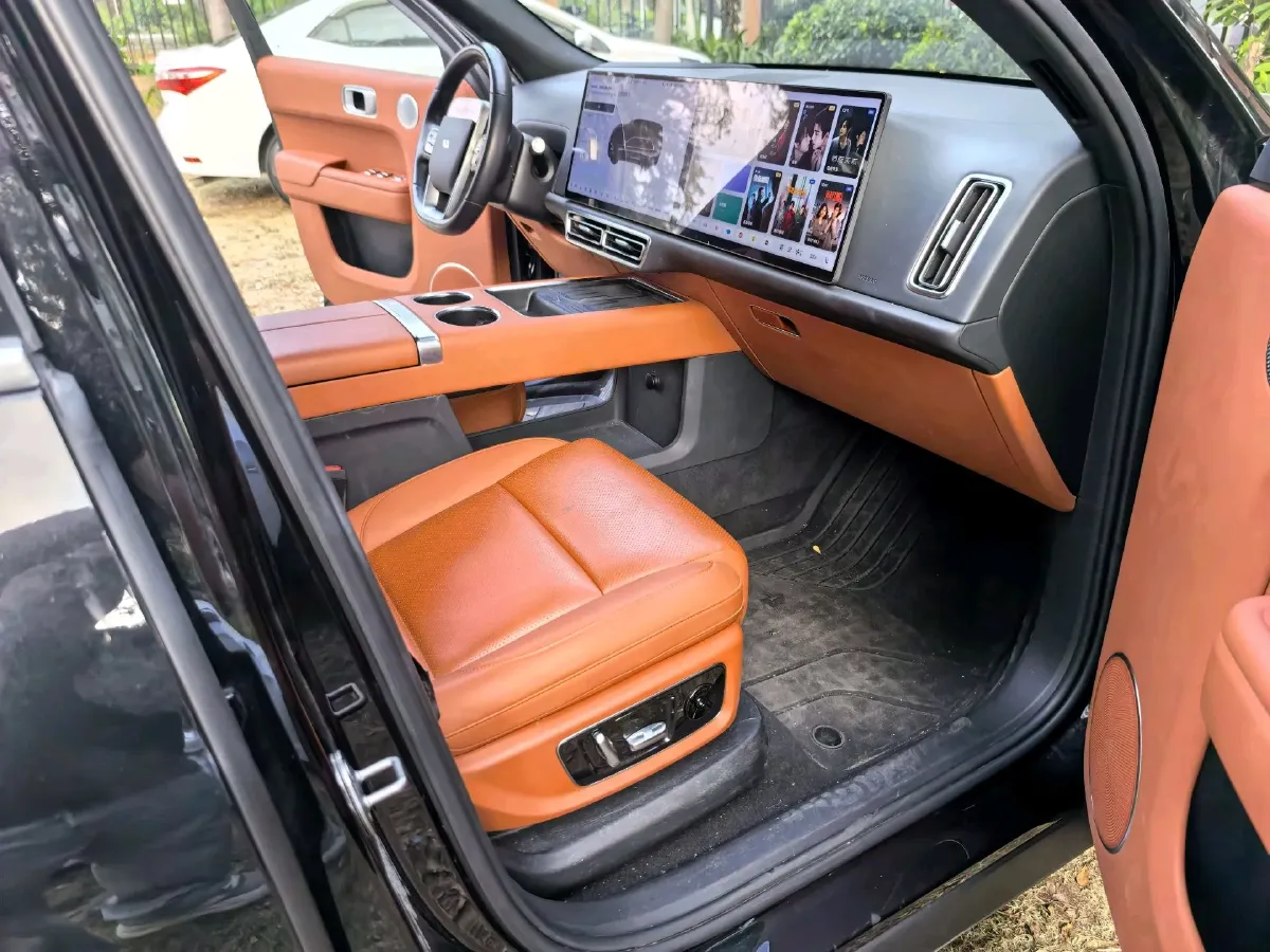 2024 Volvo S60 2.0T 197HP L4 7DCT,autocango,china used car exporter,china ev exporter,chinese used car exporter,chinese used ev exporter