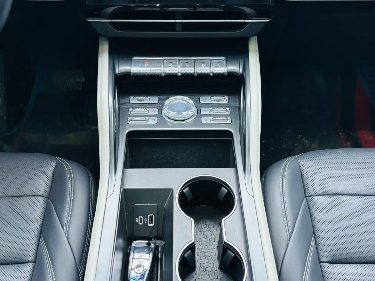 2023 Lincoln Nautilus 2.0T 261HP L4 8AT,autocango,china used car exporter,china ev exporter,chinese used car exporter,chinese used ev exporter