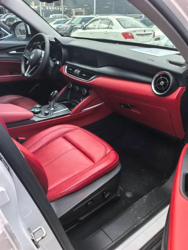 2017 Jaguar XE 2.0T 240HP L4 8AT,autocango,china used car exporter,china ev exporter,chinese used car exporter,chinese used ev exporter