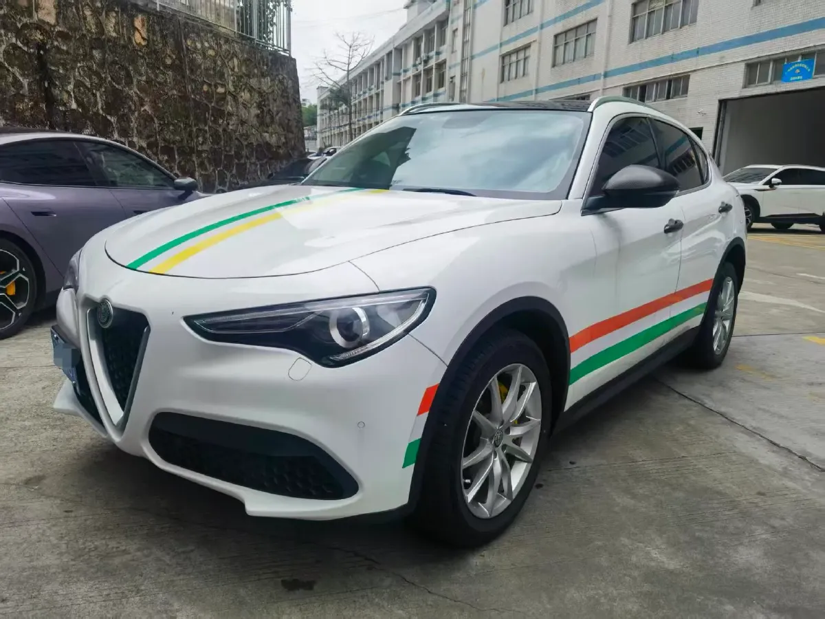 2017 Alfa Romeo Stelvio 2.0T 280HP L4 8AT,autocango,china used car exporter,china ev exporter,chinese used car exporter,chinese used ev exporter