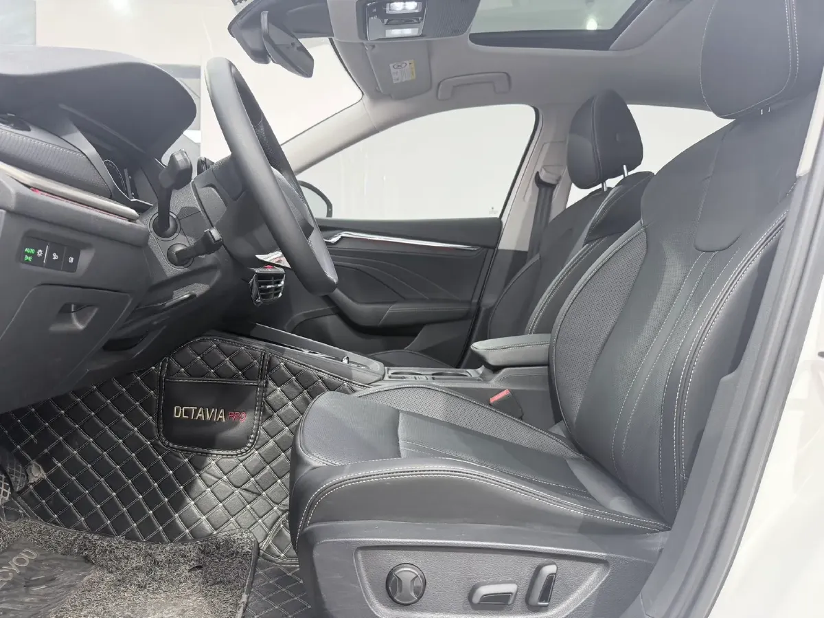 2021 Skoda Octavia 1.4T 150HP L4 7DCT,autocango,china used car exporter,china ev exporter,chinese used car exporter,chinese used ev exporter