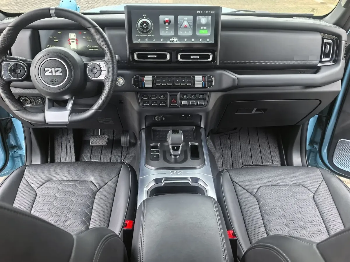 2025 212 212 T01 2.0T 252HP L4 8AT,autocango,china used car exporter,china ev exporter,chinese used car exporter,chinese used ev exporter