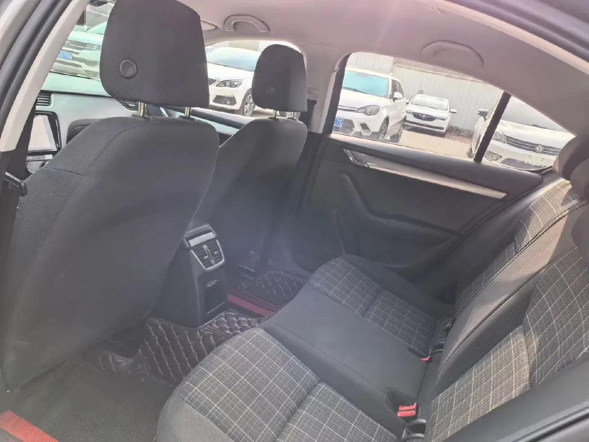 2019 Skoda Octavia 1.2T 116HP L4 7DCT,autocango,china used car exporter,china ev exporter,chinese used car exporter,chinese used ev exporter