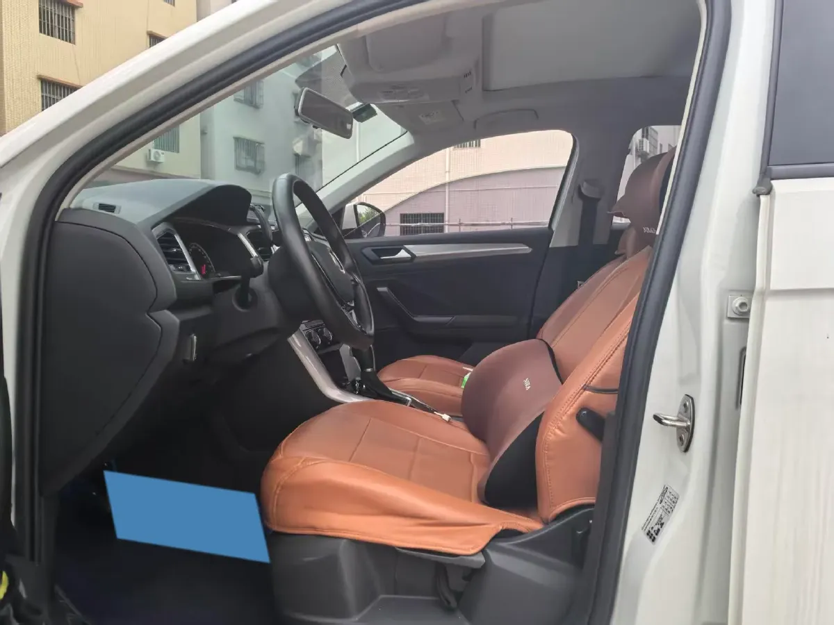 2022 Volkswagen T-Roc 1.4T 150HP L4 7DCT,autocango,china used car exporter,china ev exporter,chinese used car exporter,chinese used ev exporter