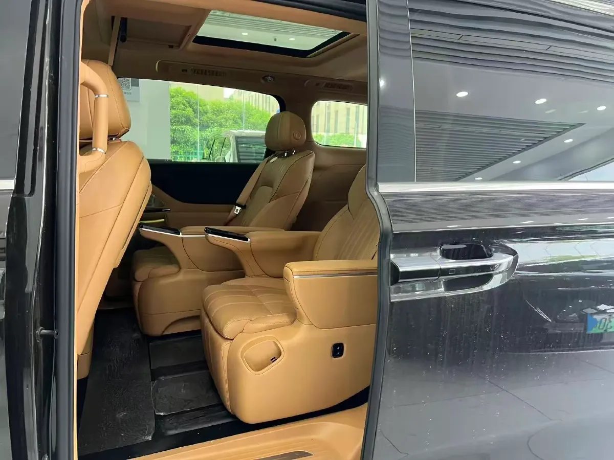 2025 Voyah Dream 1.5T 150HP L4 PHEV 41.7KWH,autocango,china used car exporter,china ev exporter,chinese used car exporter,chinese used ev exporter