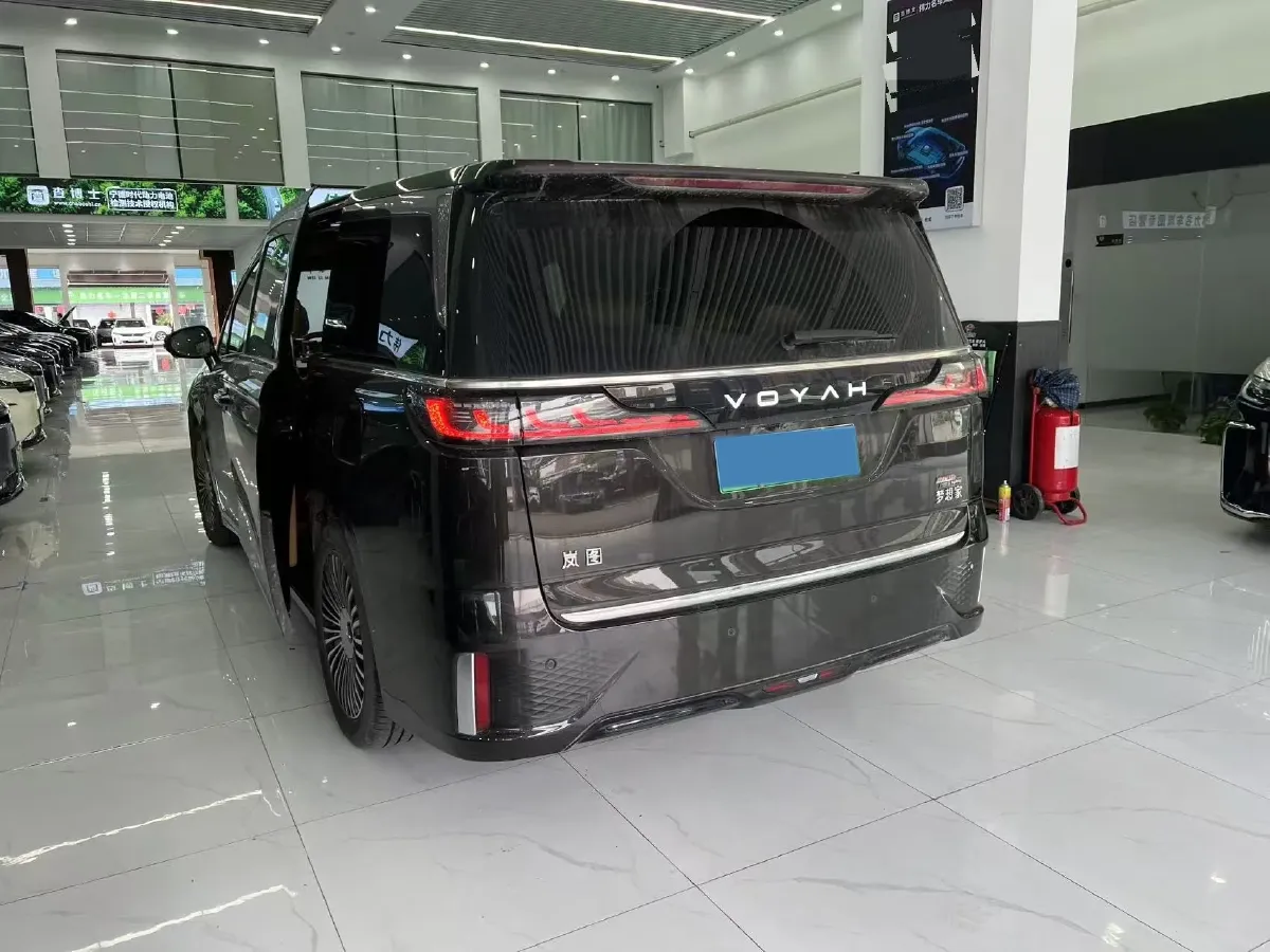 2025 Voyah Dream 1.5T 150HP L4 PHEV 41.7KWH,autocango,china used car exporter,china ev exporter,chinese used car exporter,chinese used ev exporter