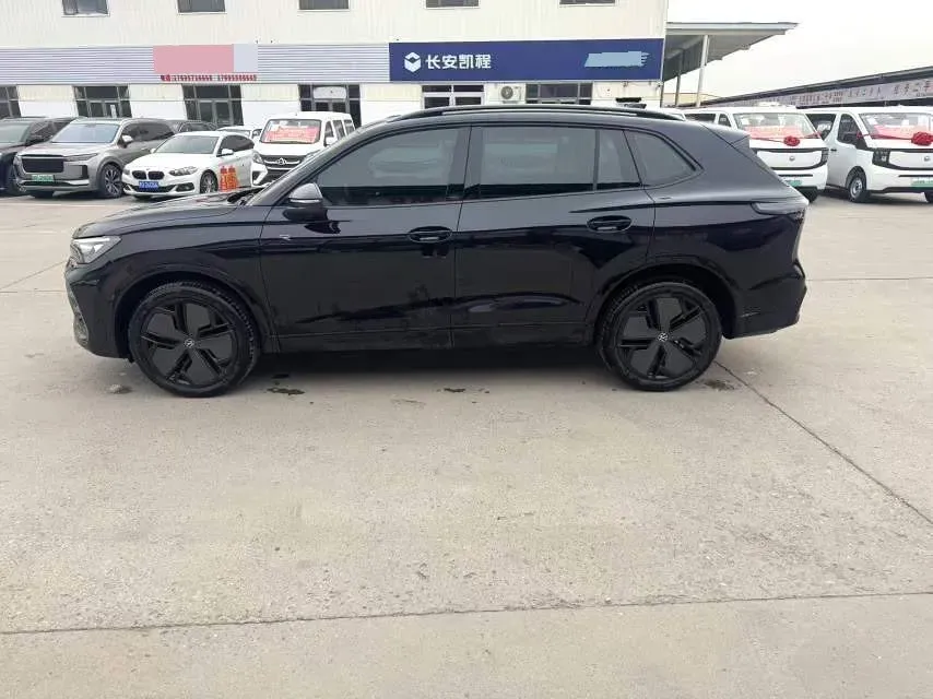 2024 Volkswagen Tiguan L 2.0T 220HP L4 7DCT,autocango,china used car exporter,china ev exporter,chinese used car exporter,chinese used ev exporter